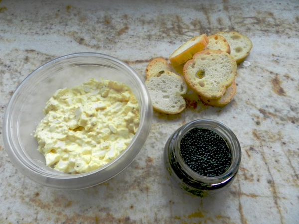 caviar toasts